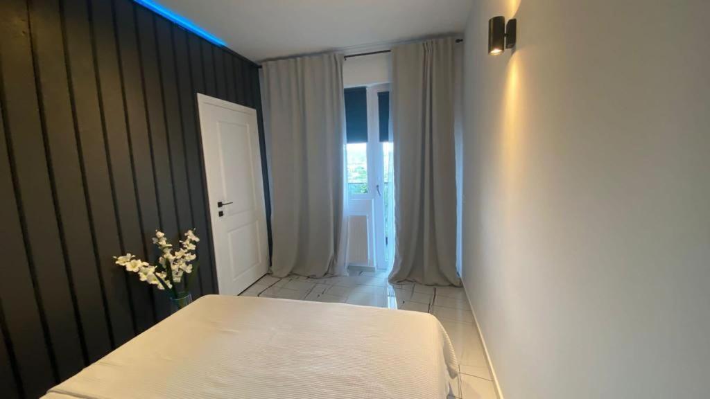 Q Luxury Apartment - Palas Center Ясси Екстер'єр фото